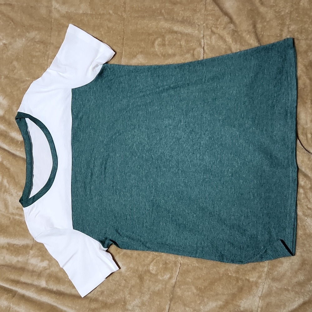 White/green t-shirt
